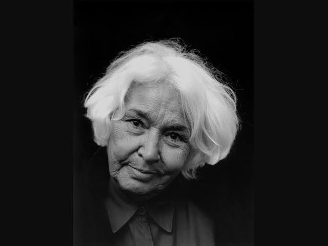 Portrait d’une femme écrivaine