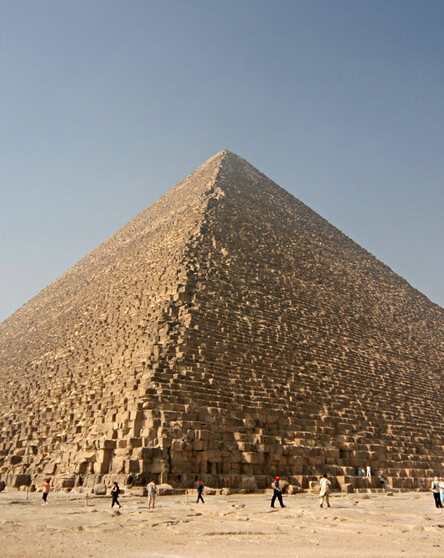 Pyramide de Khéops sur le plateau de Gizeh, en Égypte